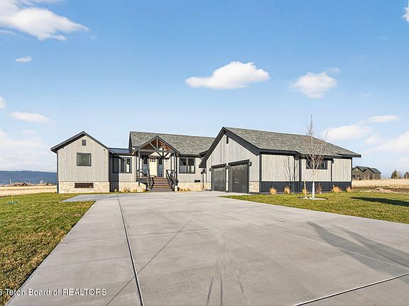 4th image of 623 Royal Elk Cir