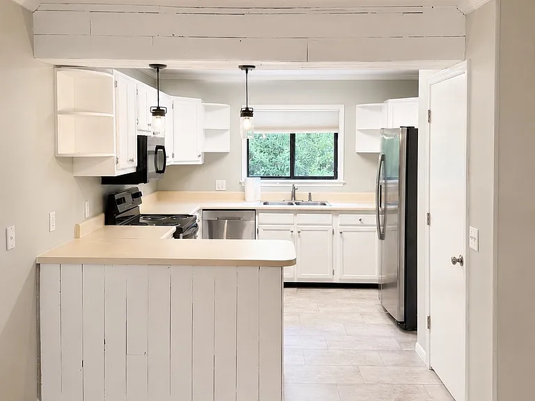 23 Lake Dr #F8 — Photo 7