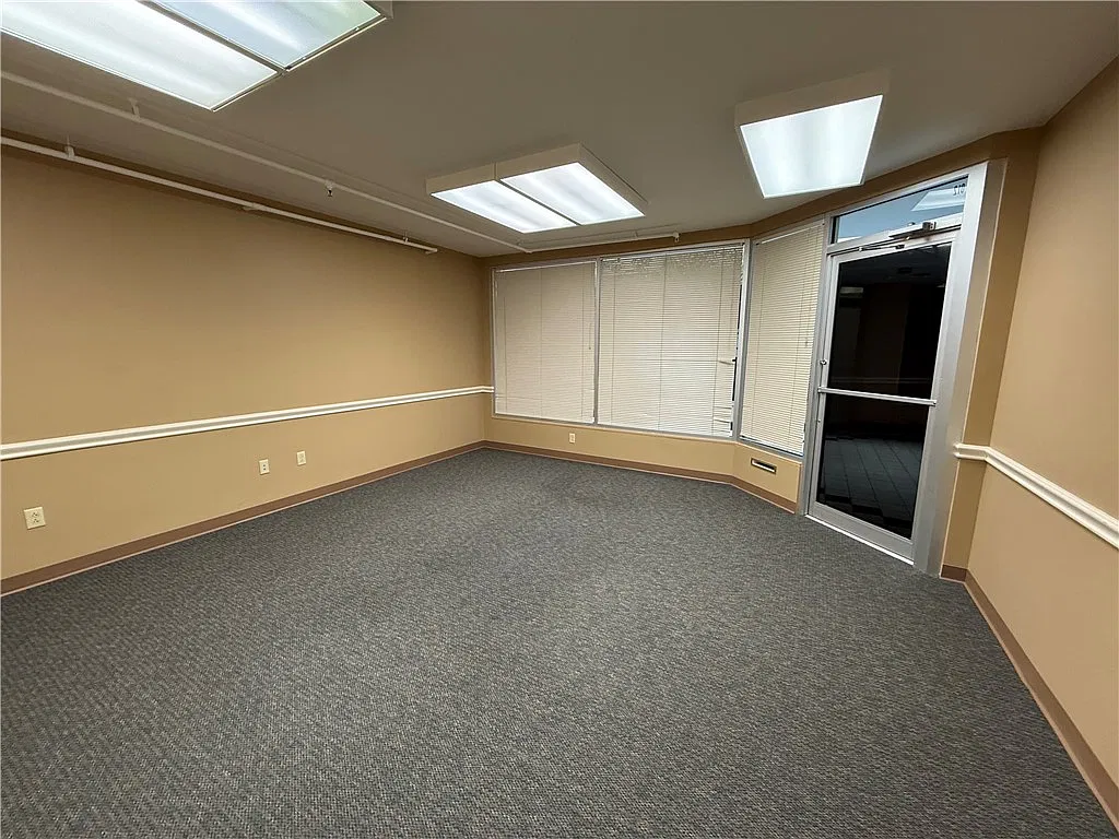 Studio, 882 sqft — Photo 3