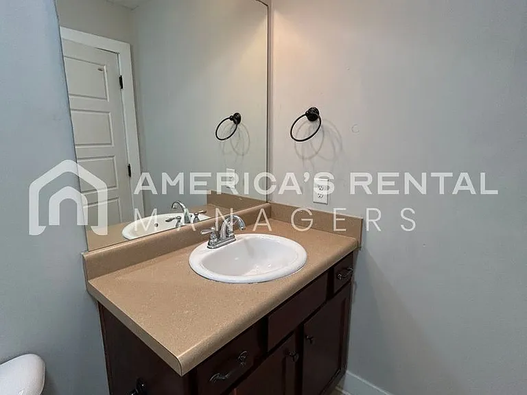 300 Oakwell Cir — Photo 36