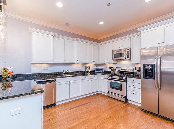 2nd image of 2811 N Bell Ave Unit 205