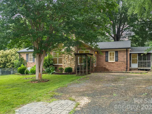 7613 Happy Hollow Dr, Mint Hill, NC 28227