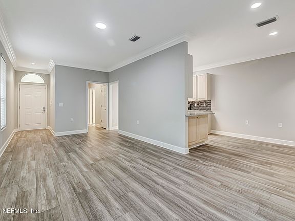 3rd image of 4522 MIDDLETON PARK Circle W