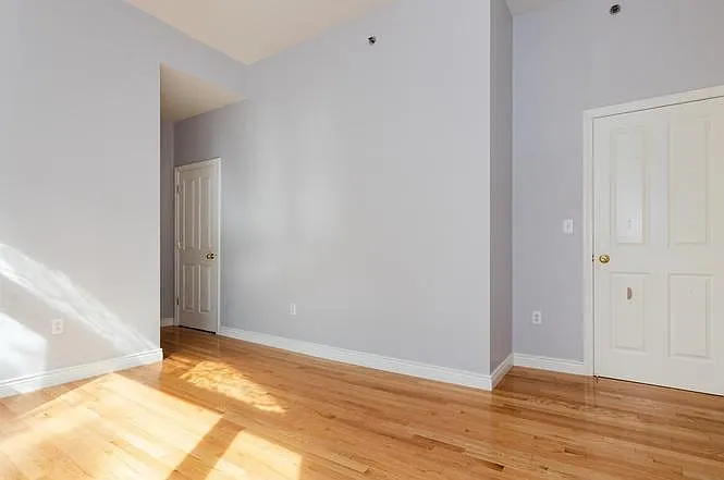 2 bed, 1013 sqft, $4,300 — Photo 1