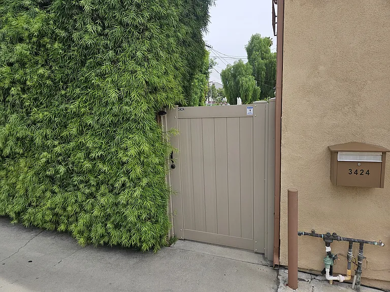 Off street side gate
