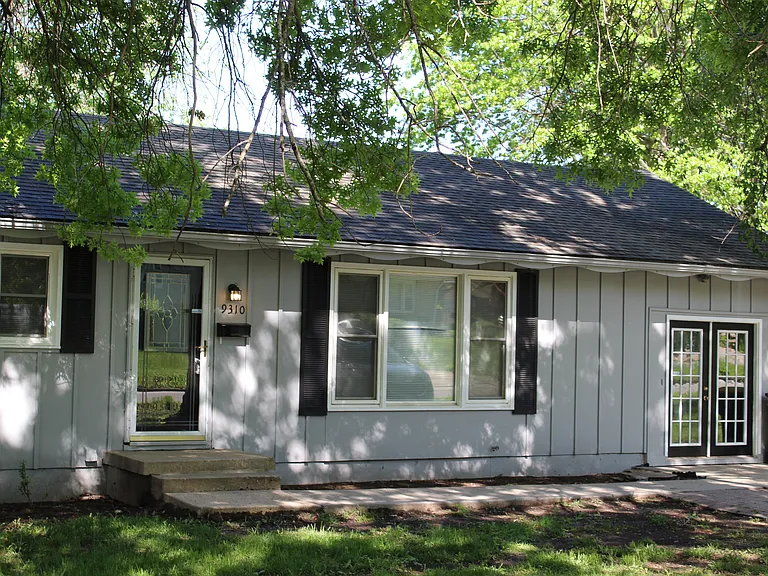9310 Manchester Ave — Photo 1
