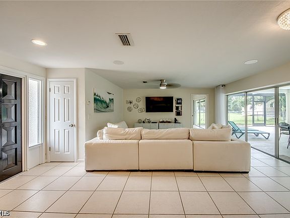 5th image of 4424 SE 11th Pl