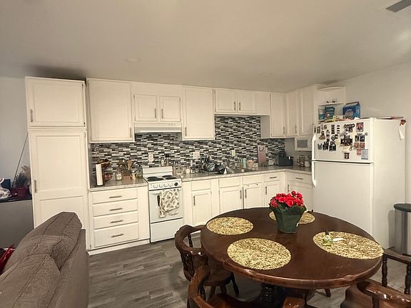 5th image of 5348 Walnut Ave #2