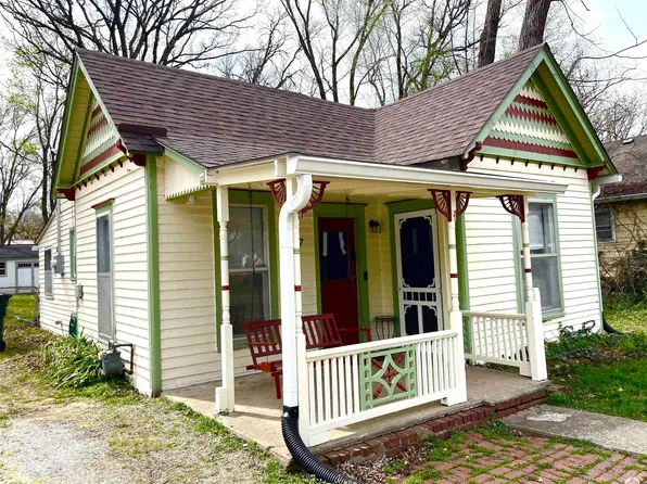 917 E 13th St, Lawrence, KS 66044