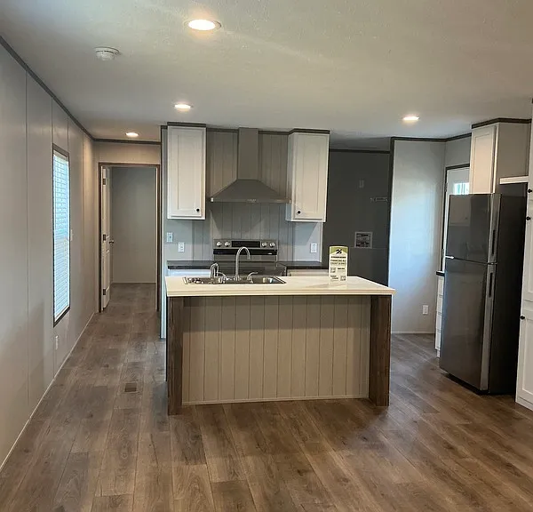 11 Club Cir — Photo 2