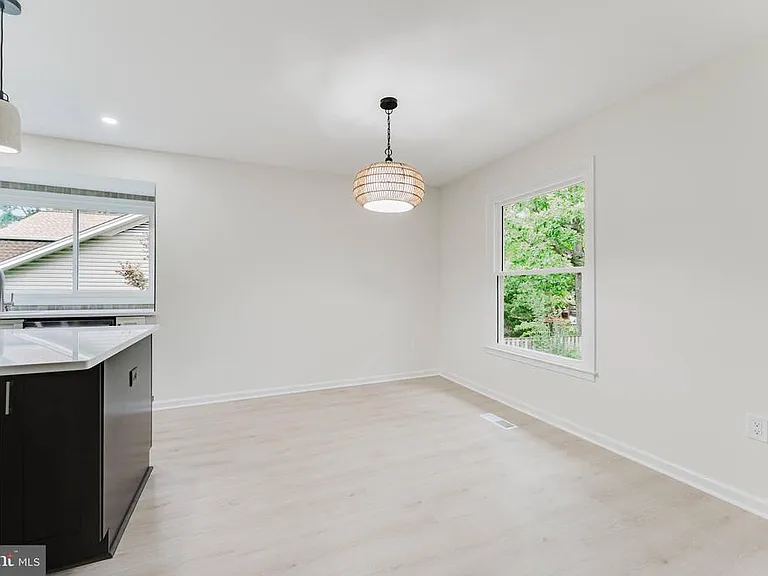 7107 Sontag Way — Photo 7
