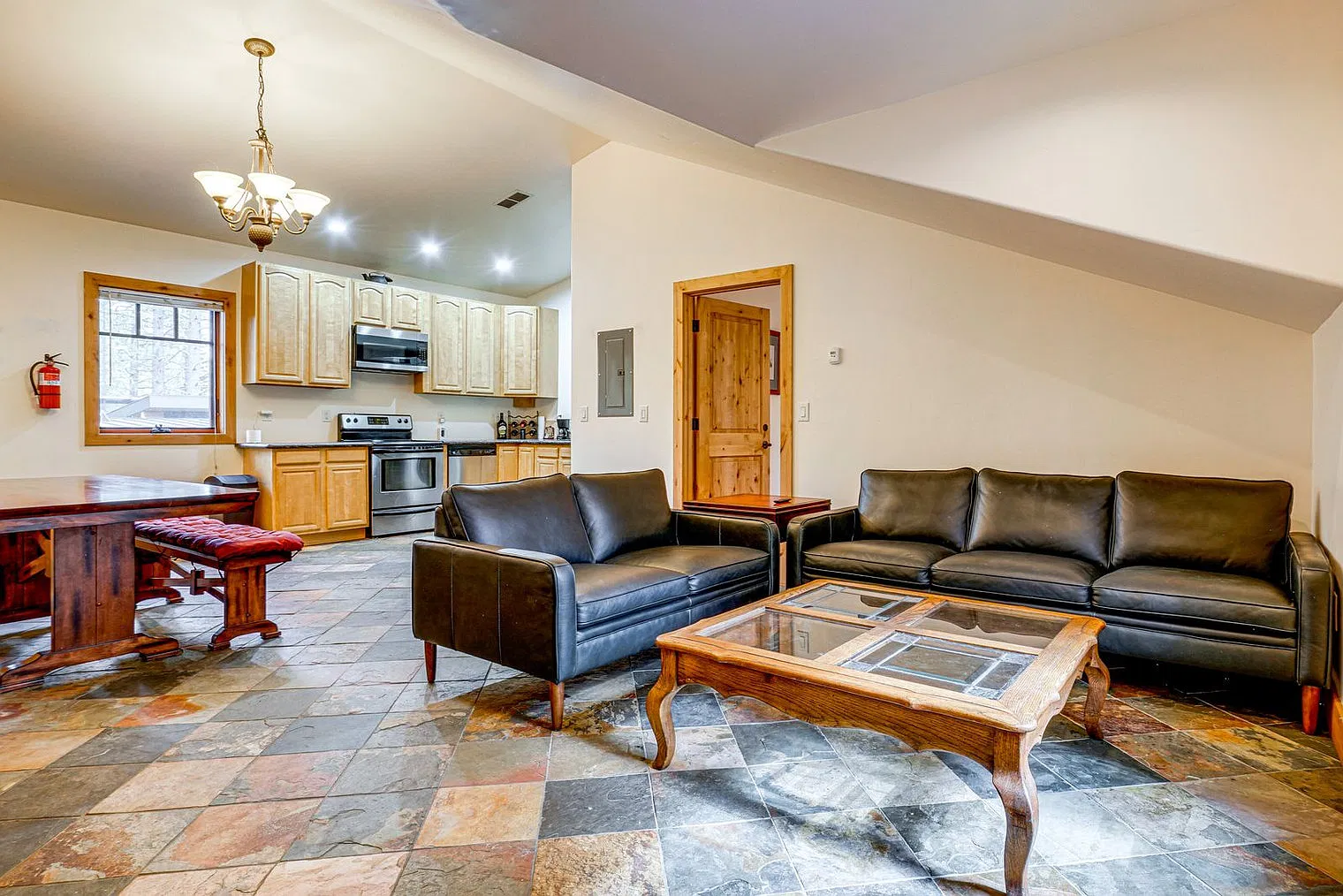 2 bed, 1.0 bath, 1001 sqft, $4,257 — Photo 1