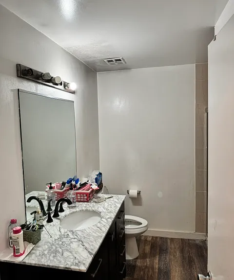 Master Bed - Bathroom
