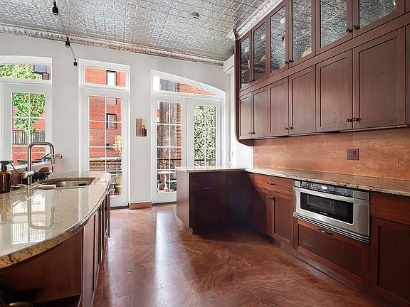 4th image of 56 Charles St