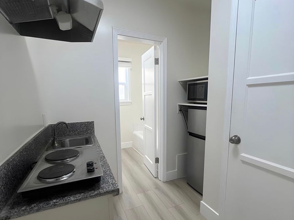 2nd image of 4229 Degnan Blvd #1A