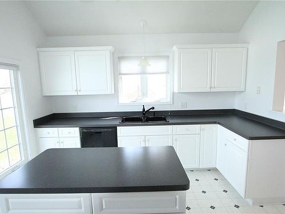 3rd image of 39 Foxtail Ln