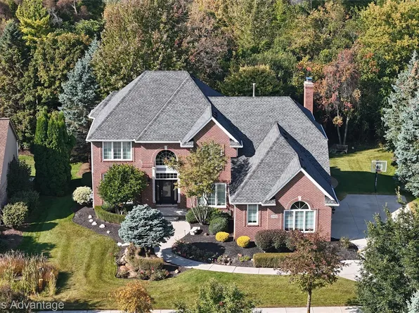 25872 Cheyenne Dr, Novi, MI 48374
