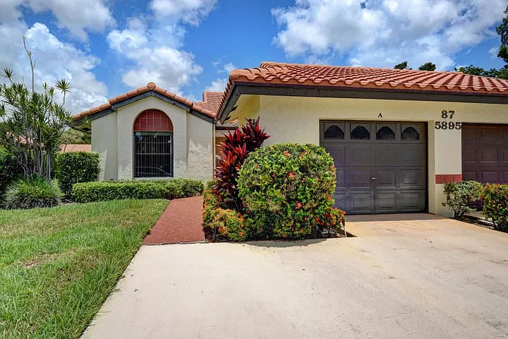 5895 Autumn Lake Ln — Photo 2