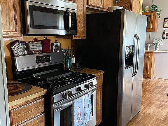 2nd image of 9121 E 200 N
