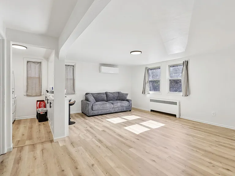 Charming 1, 2, and 3-Bedroom Townhomes in a Quiet Pittsburgh Neighborhood — Photo 27