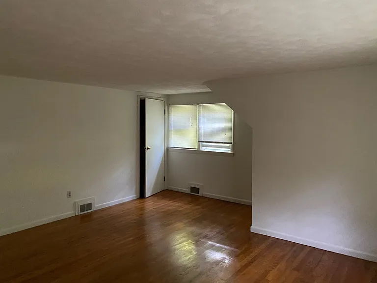 683 E Pleasant St — Photo 8