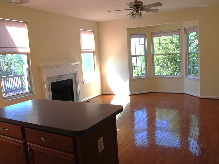 43851 Sandburg Sq — Photo 4