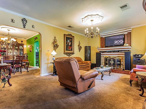 5th image of 1324 W Mistletoe Ave