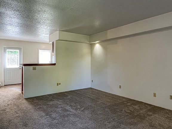2nd image of 515 White St #4