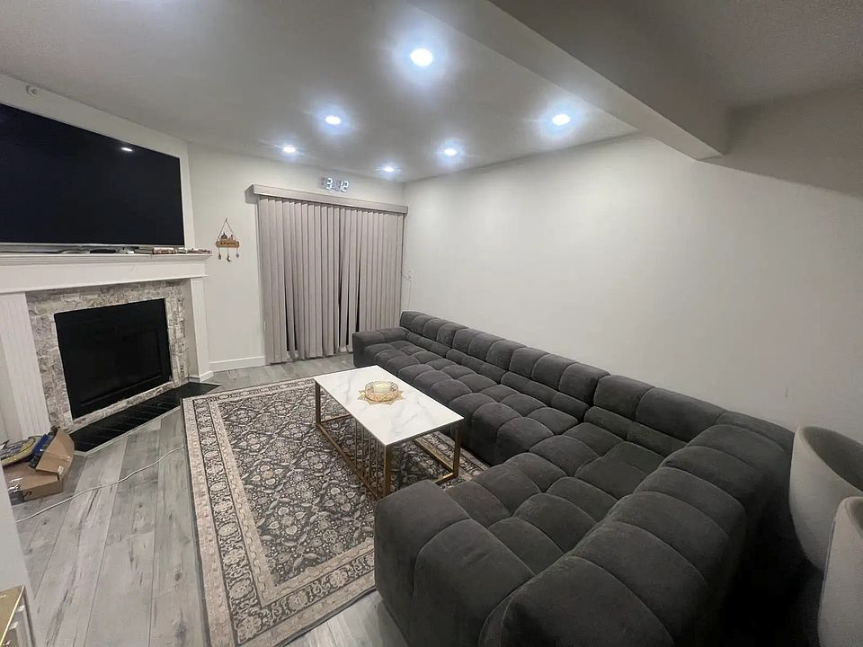 1st image of 32739 Fraser Cres #5778