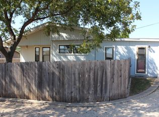 115 W Houston St, Henrietta, TX 76365