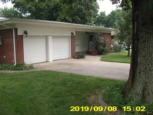 604 N Riverdale Dr, Mulvane, KS 67110