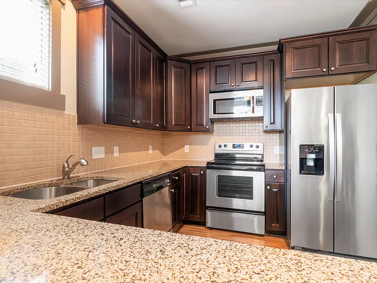 Oberlin Court Apartments — Photo 35