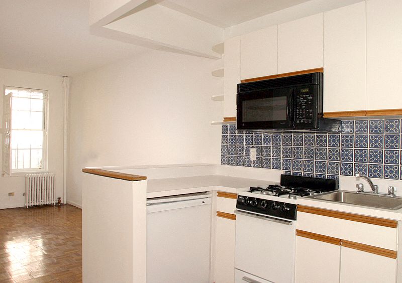 2nd image of 307 E 81st St APT 2RW