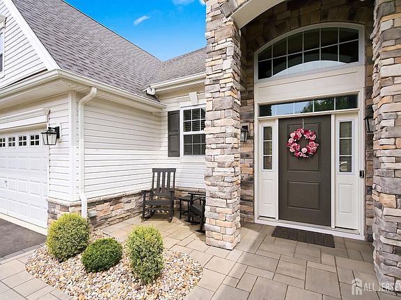 3rd image of 23 Whistling Straits Dr