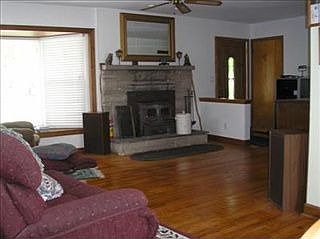 2nd image of 975 Jane Ave