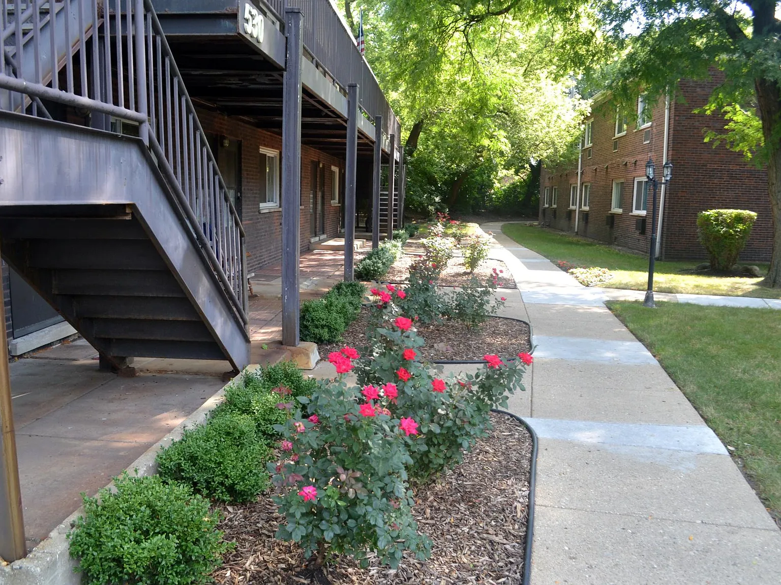 Des Plaines Apartments — Photo 3
