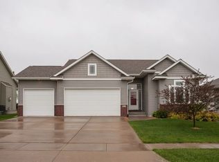 415 E Tartan Dr, North Liberty, IA 52317