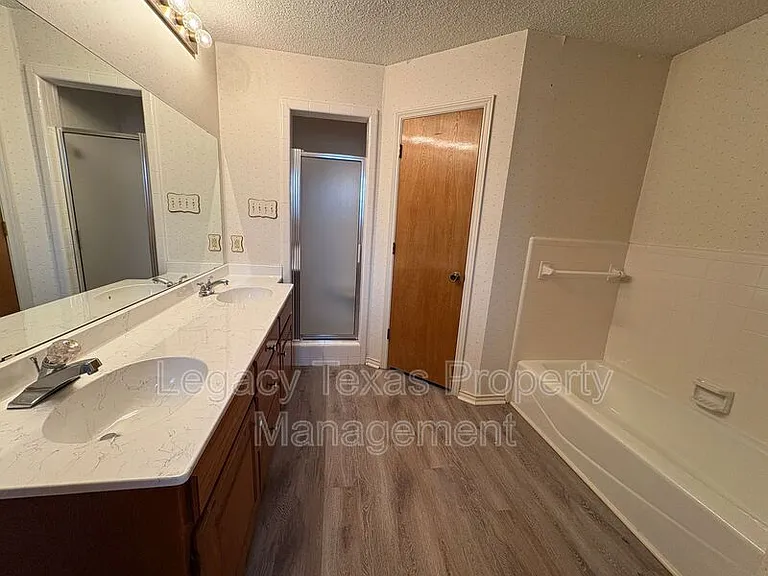 1203 Stonelake Dr — Photo 17