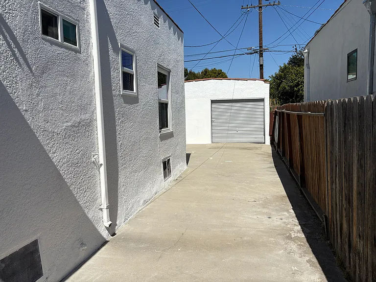 3022 Farmdale Ave — Photo 36