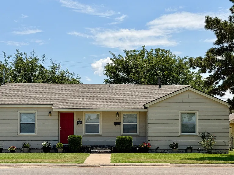 1814 Oklahoma Dr — Photo 1