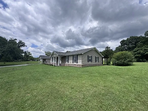 3 bed, 1824 sqft, $2,300 — Photo 2