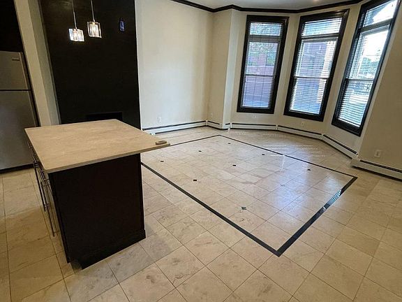 3rd image of 108 Waterman St APT 1A