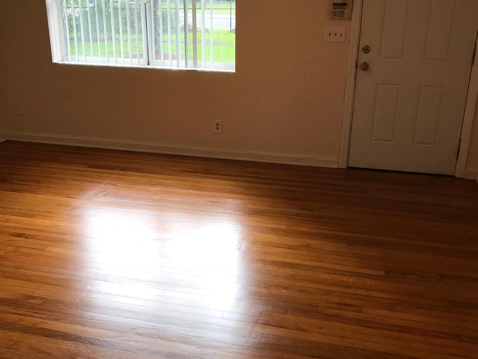 3 bed, 1075 sqft, $1,650 — Photo 2