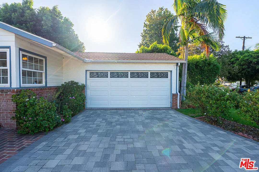 3 bed, 2.0 bath, 1433 sqft, $4,800 — Photo 3