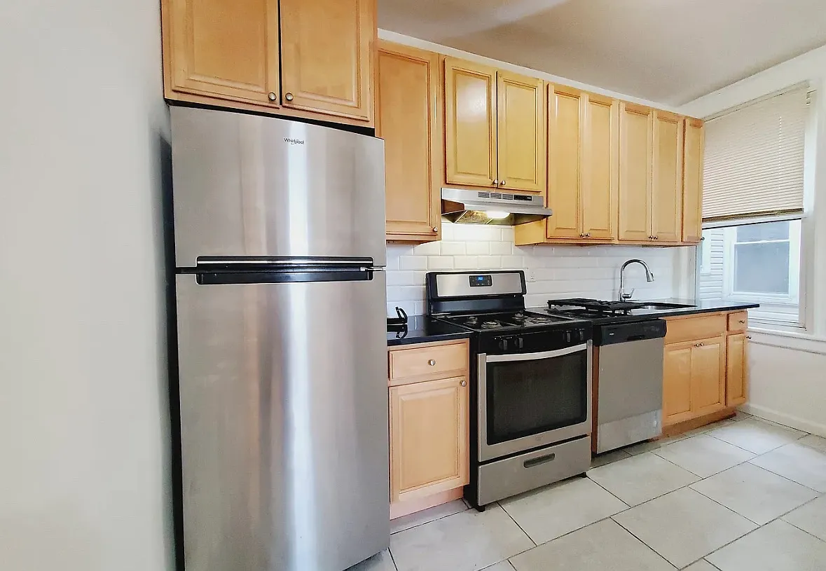 4 bed, $3,000 — Photo 2