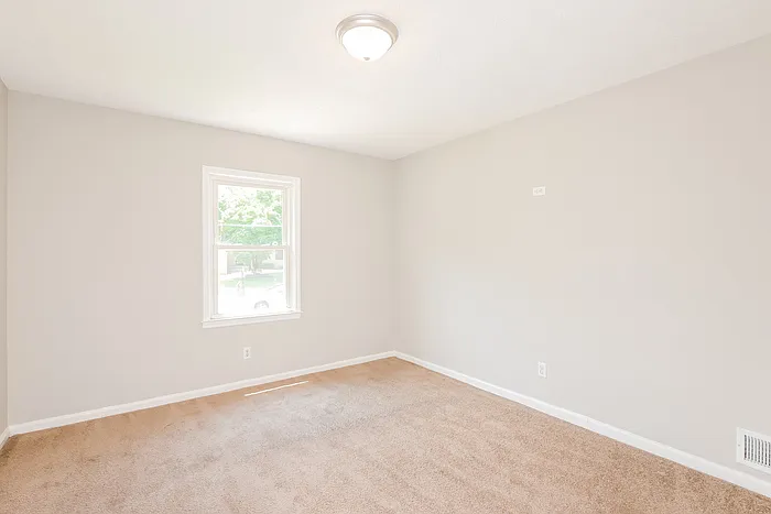 4033 Emerald North Cir — Photo 11