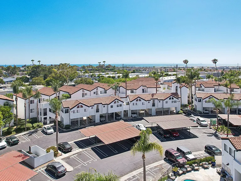 Newport Palms Apartments — Photo 42