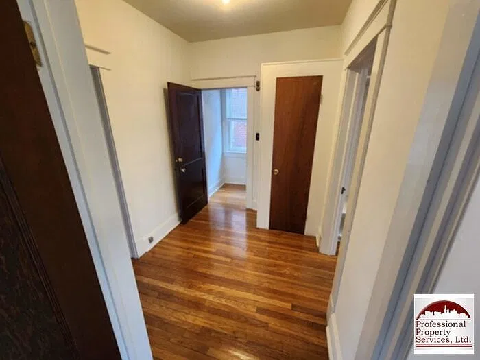 2 bed, 1.0 bath, 1300 sqft, $2,000 — Photo 3