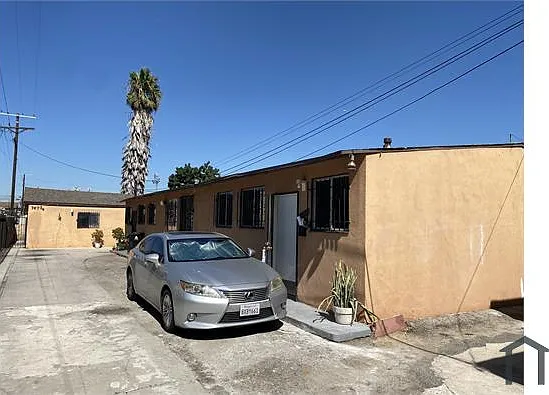 3 bed, 900 sqft, $2,880 — Photo 1