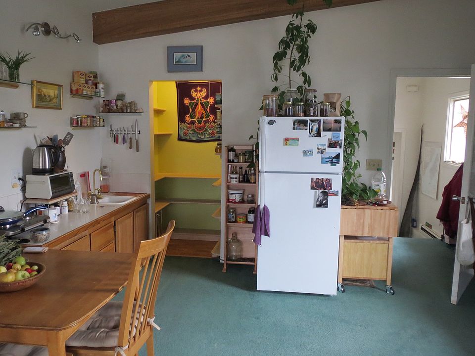 Cozy kitchen, dining, pantry